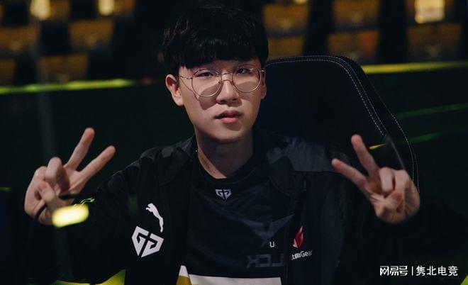 也传递出他 也传递出他